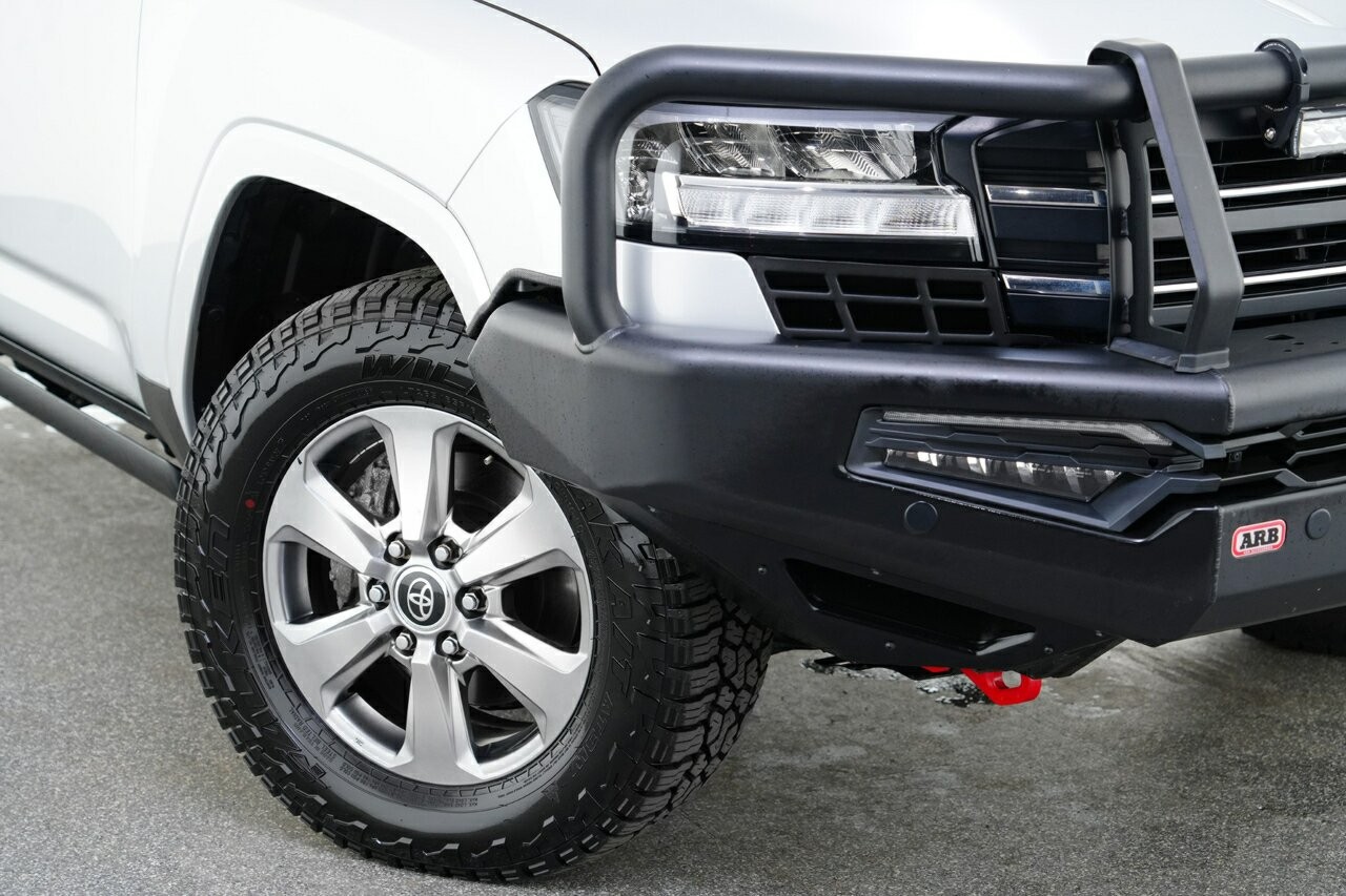 Toyota Landcruiser image 2