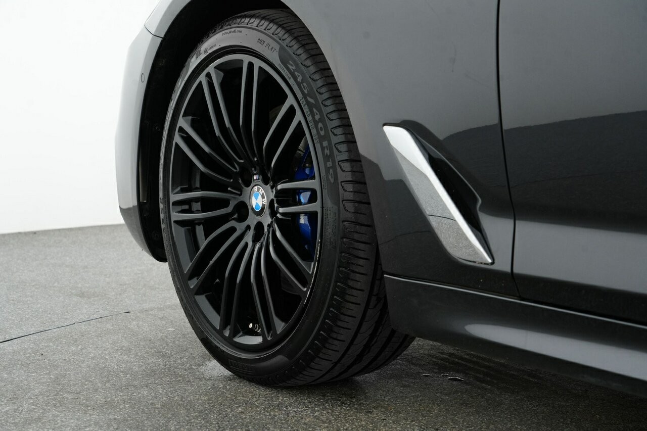 BMW 5 Series image 4