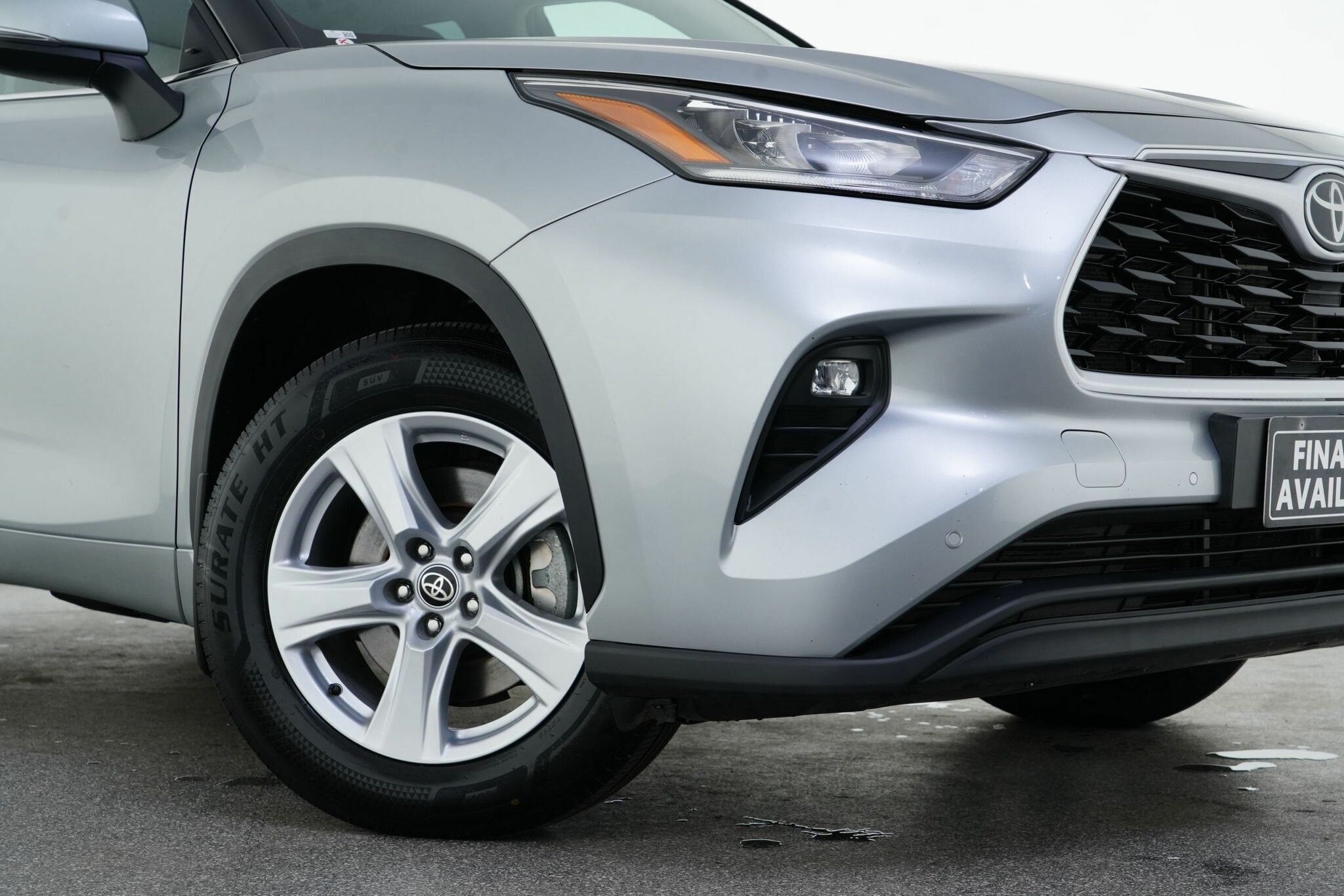 Toyota Kluger image 2
