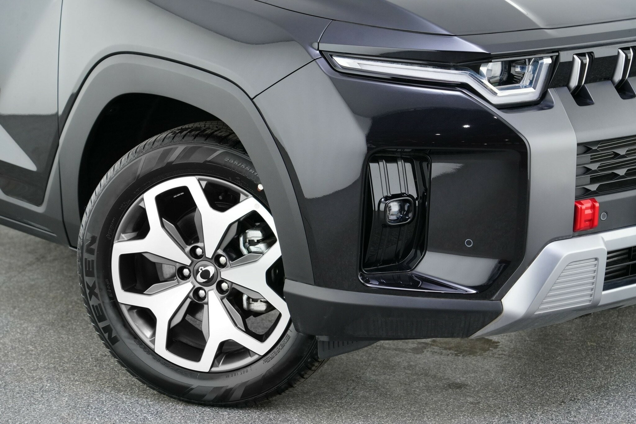 Kgm Ssangyong Torres image 2