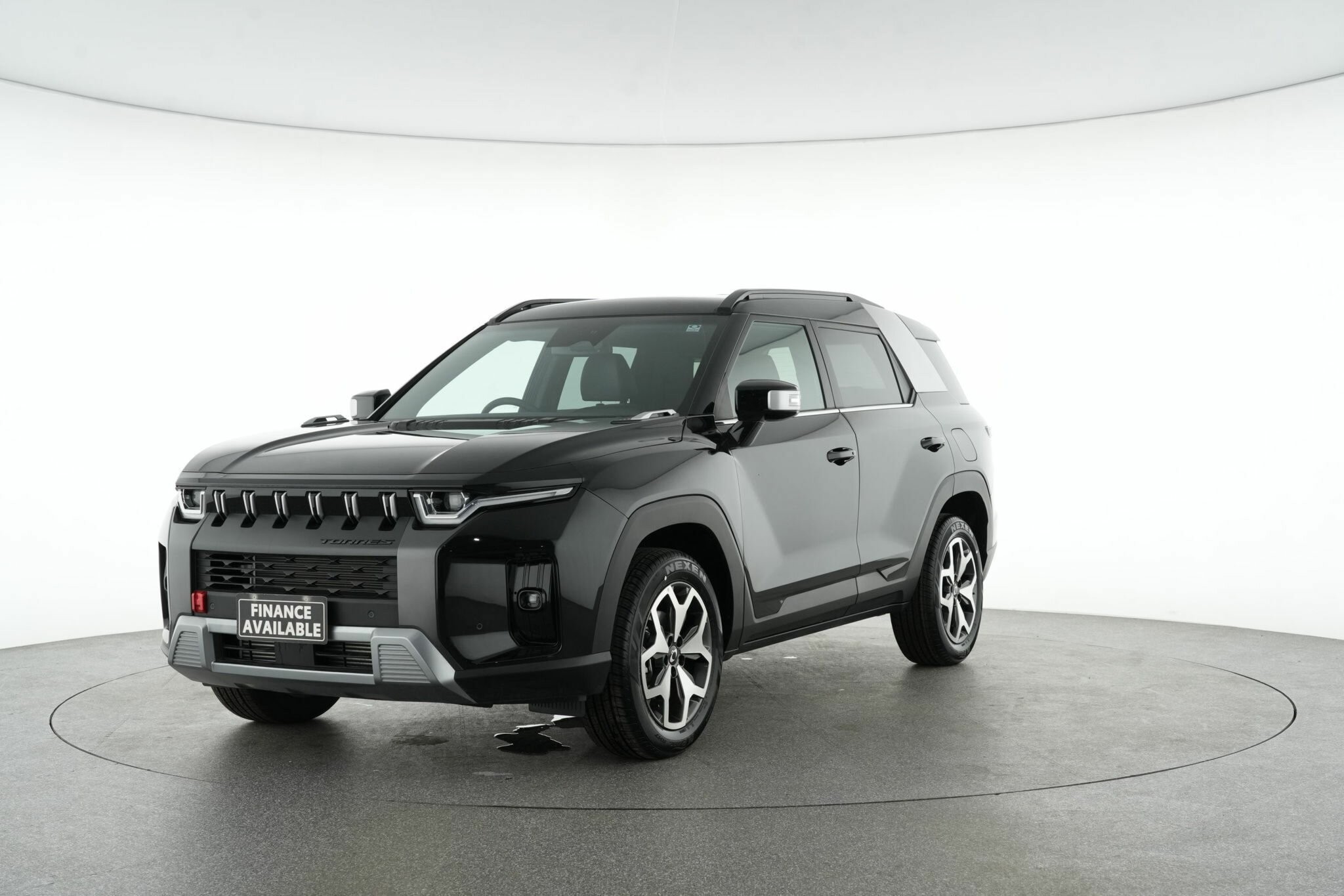 Kgm Ssangyong Torres image 4