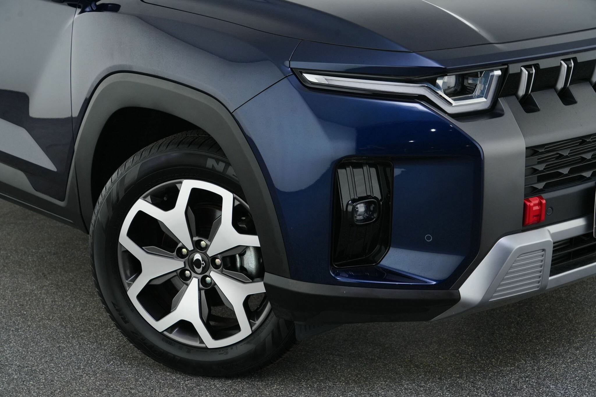 Kgm Ssangyong Torres image 2
