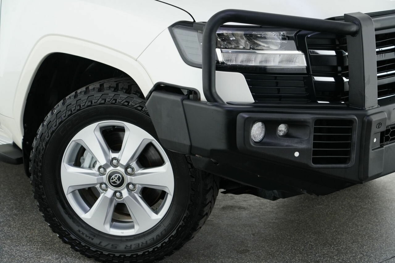 Toyota Landcruiser image 2