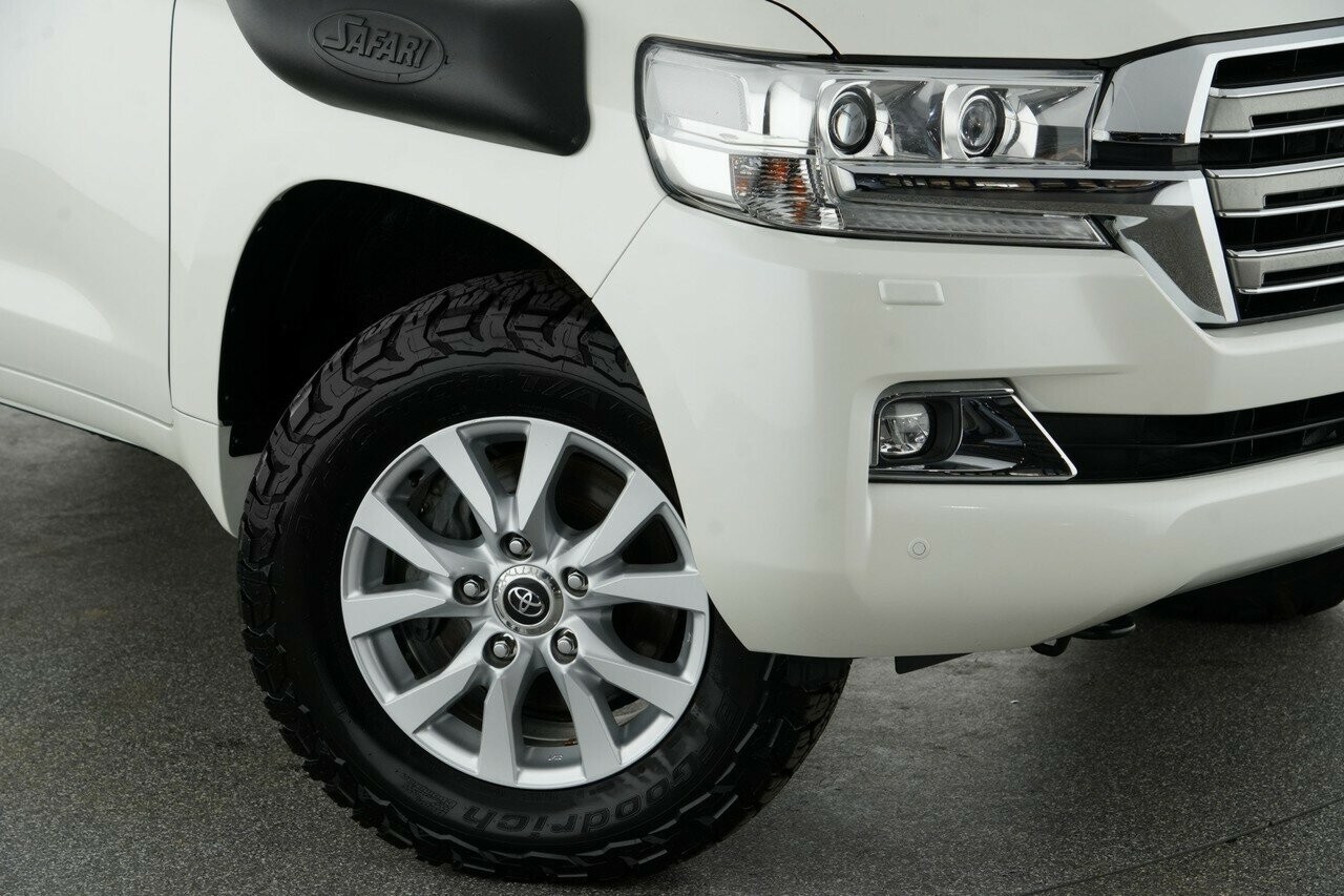 Toyota Landcruiser image 2