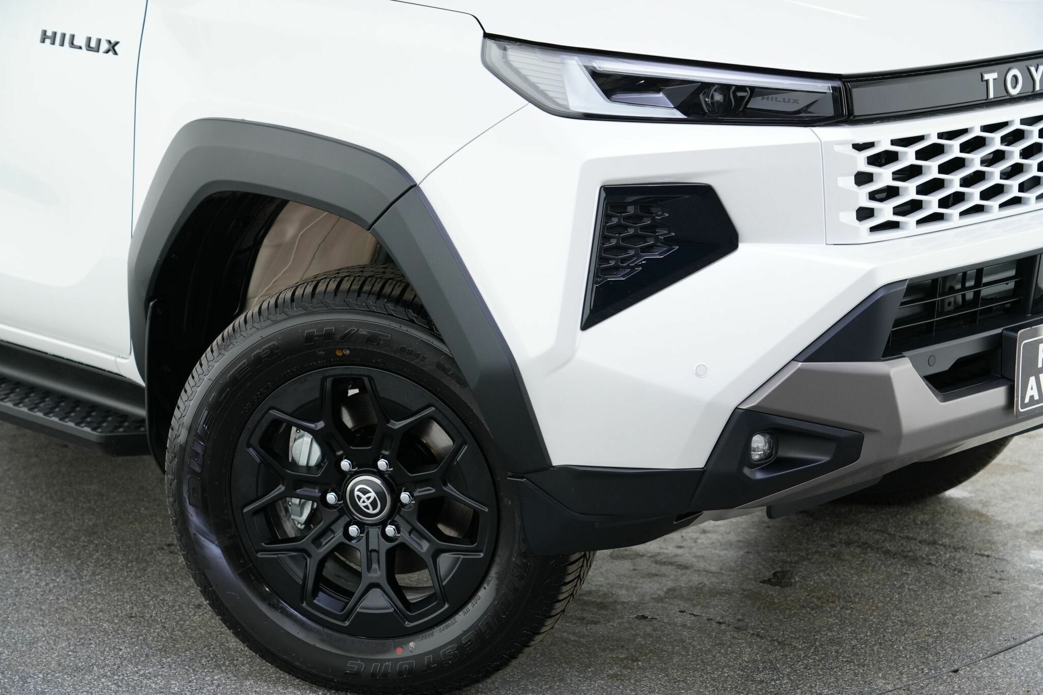 Toyota Hilux image 2