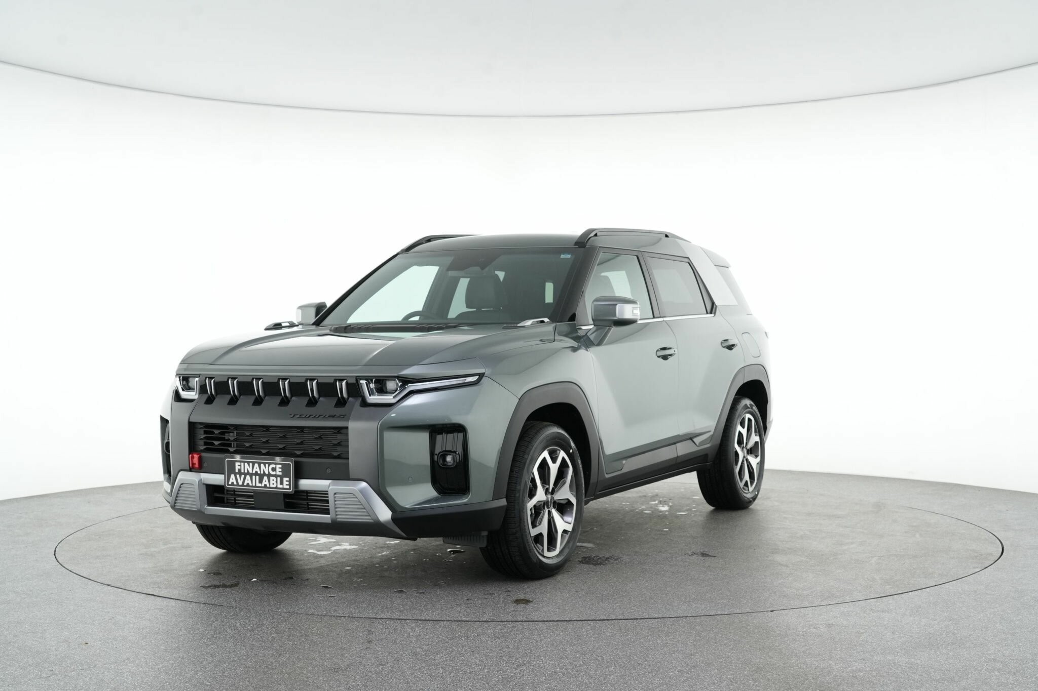 Kgm Ssangyong Torres image 4