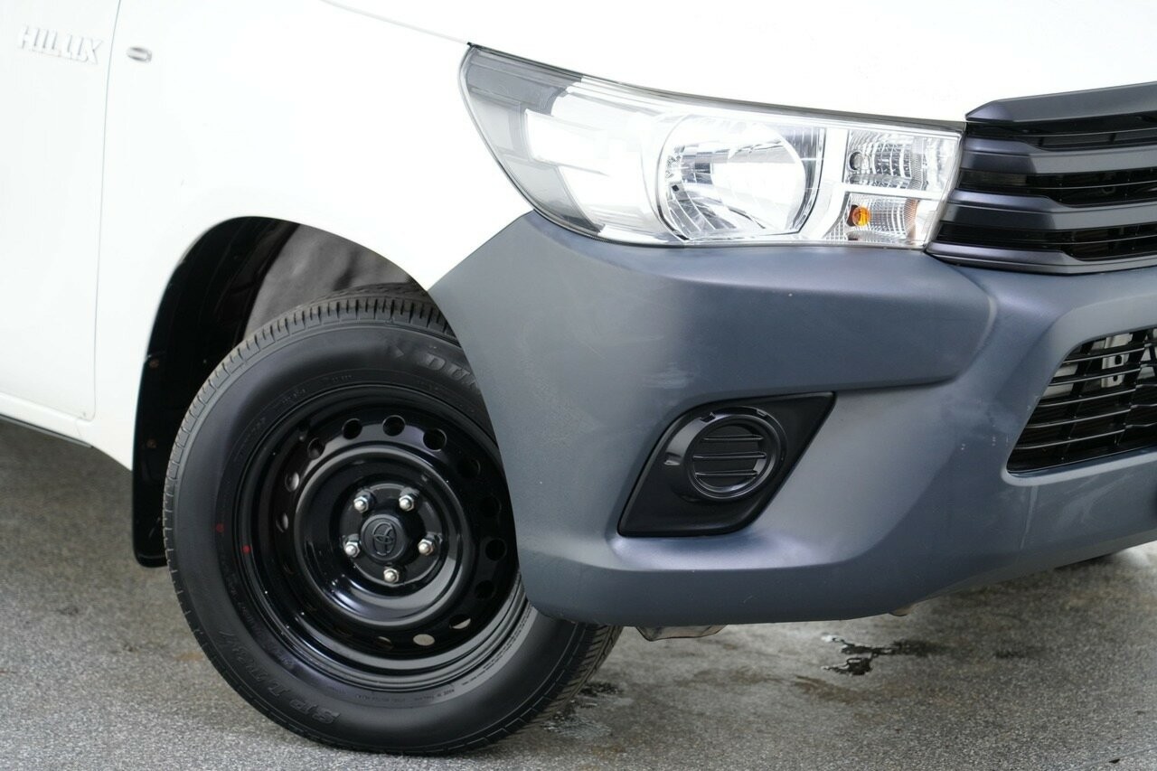 Toyota Hilux image 2