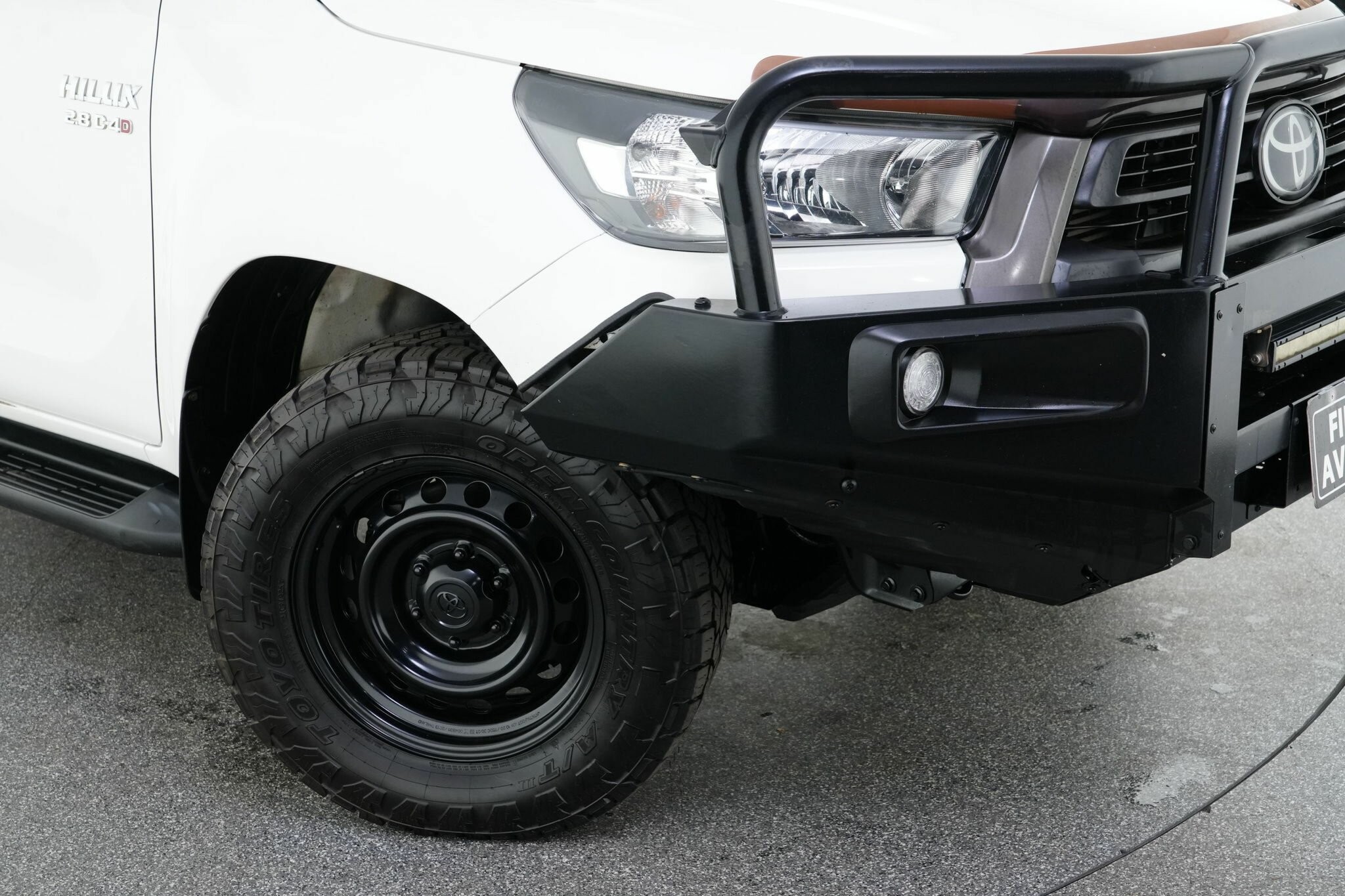 Toyota Hilux image 2