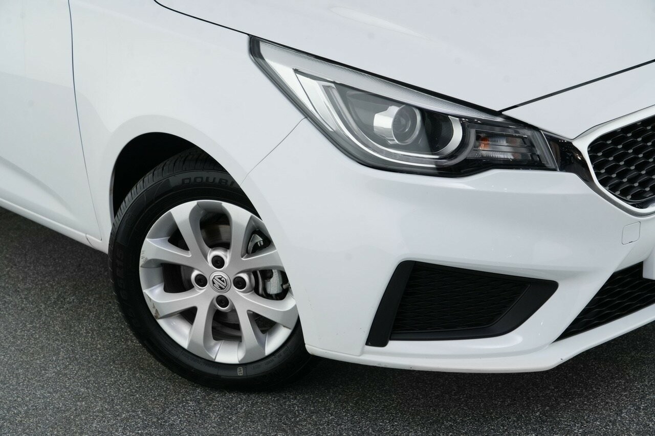 MG Mg3 image 2
