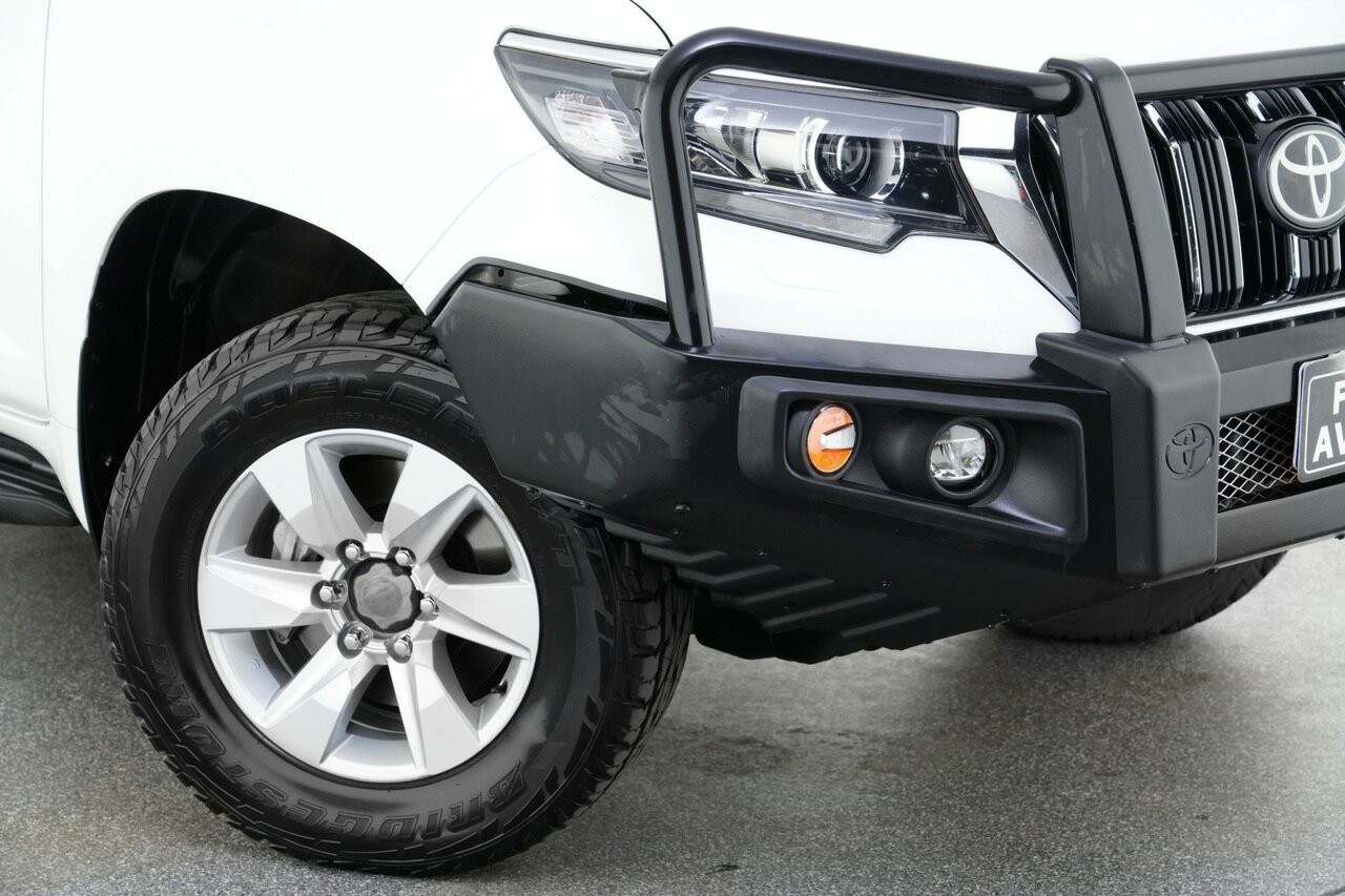 Toyota Landcruiser Prado image 2