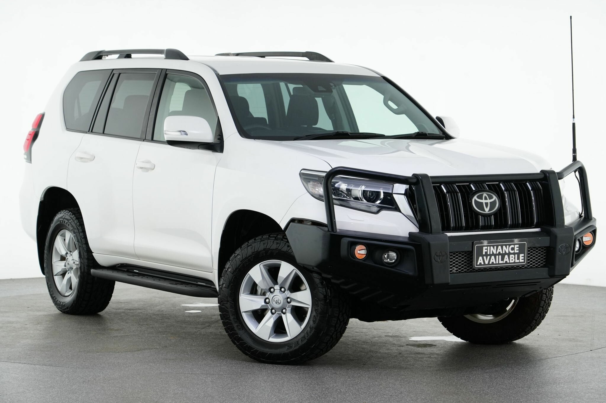 Toyota Landcruiser Prado image 1