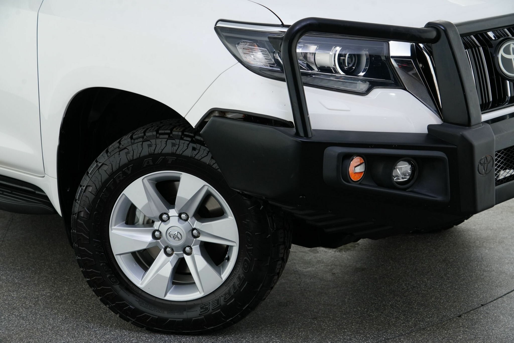Toyota Landcruiser Prado image 2
