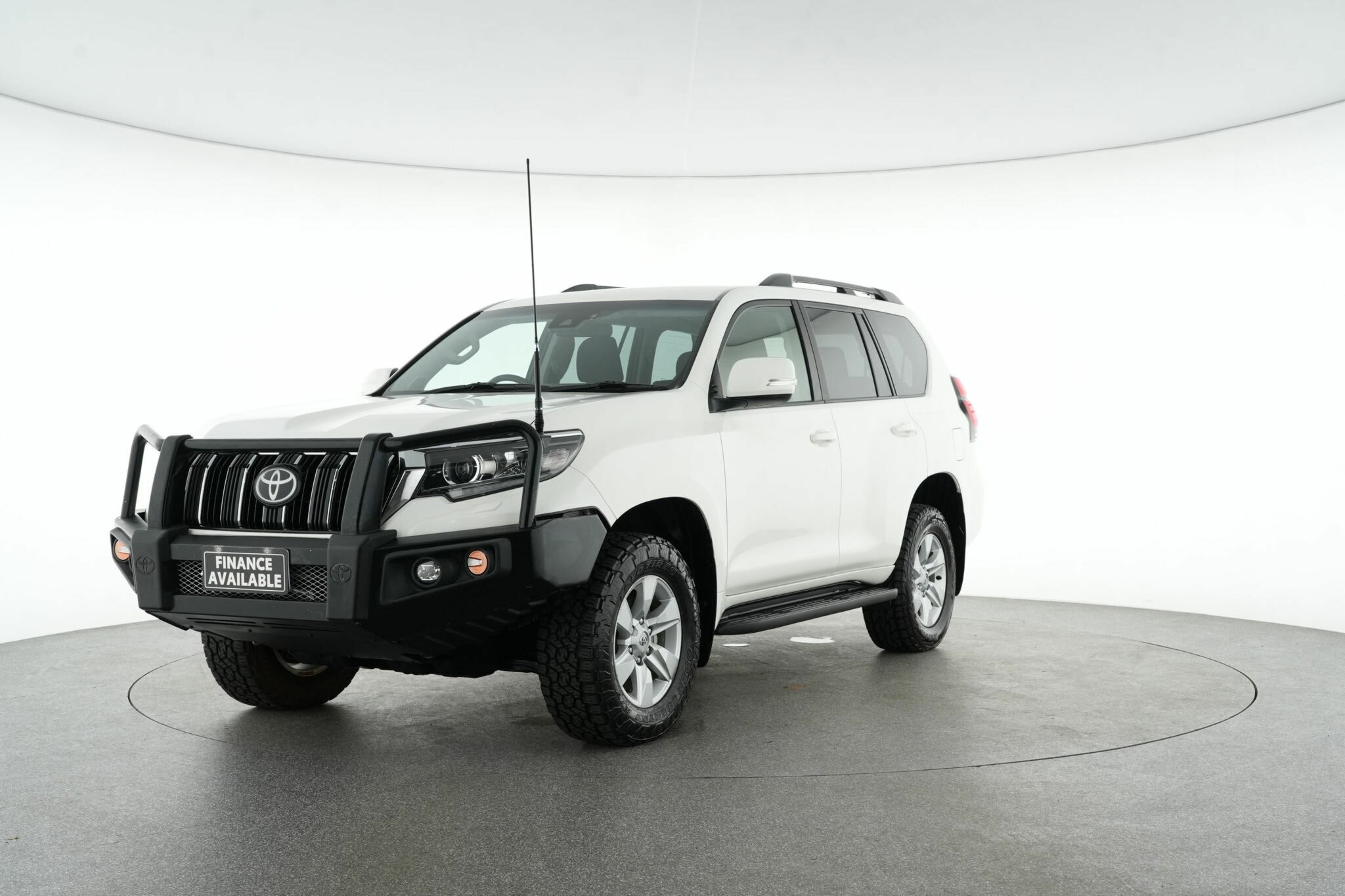 Toyota Landcruiser Prado image 4