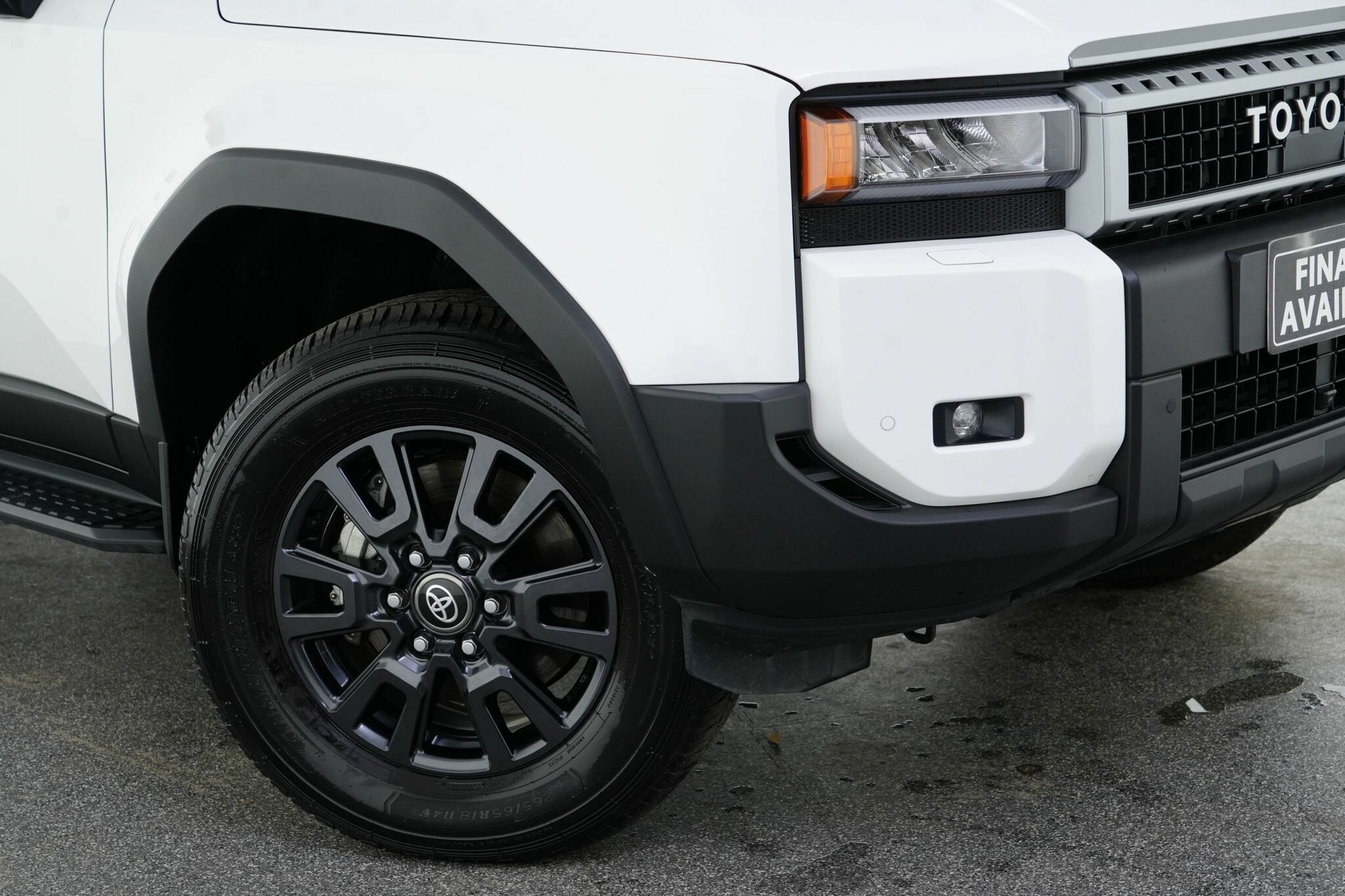 Toyota Landcruiser Prado image 2