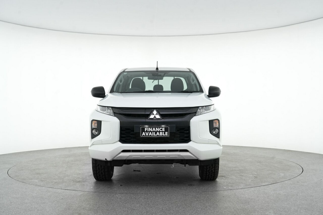 Mitsubishi Triton image 2