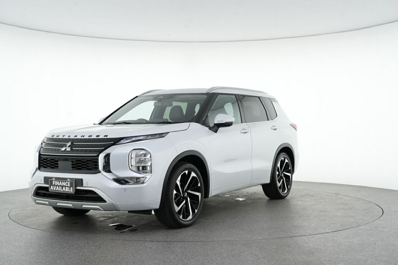 Mitsubishi Outlander image 3