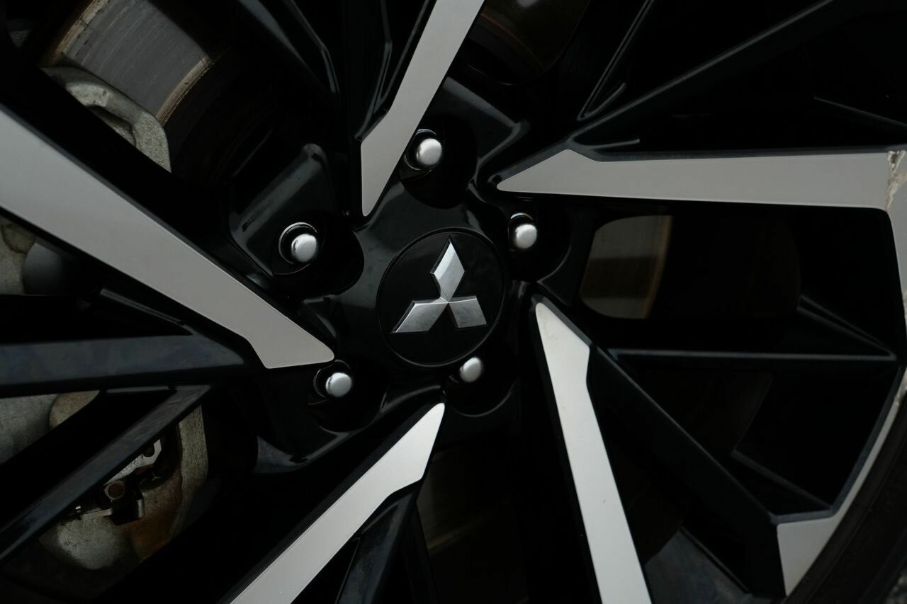 Mitsubishi Outlander image 4