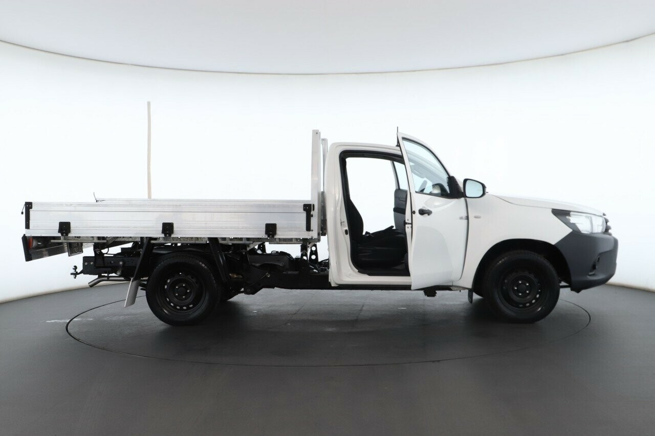 Toyota Hilux image 2