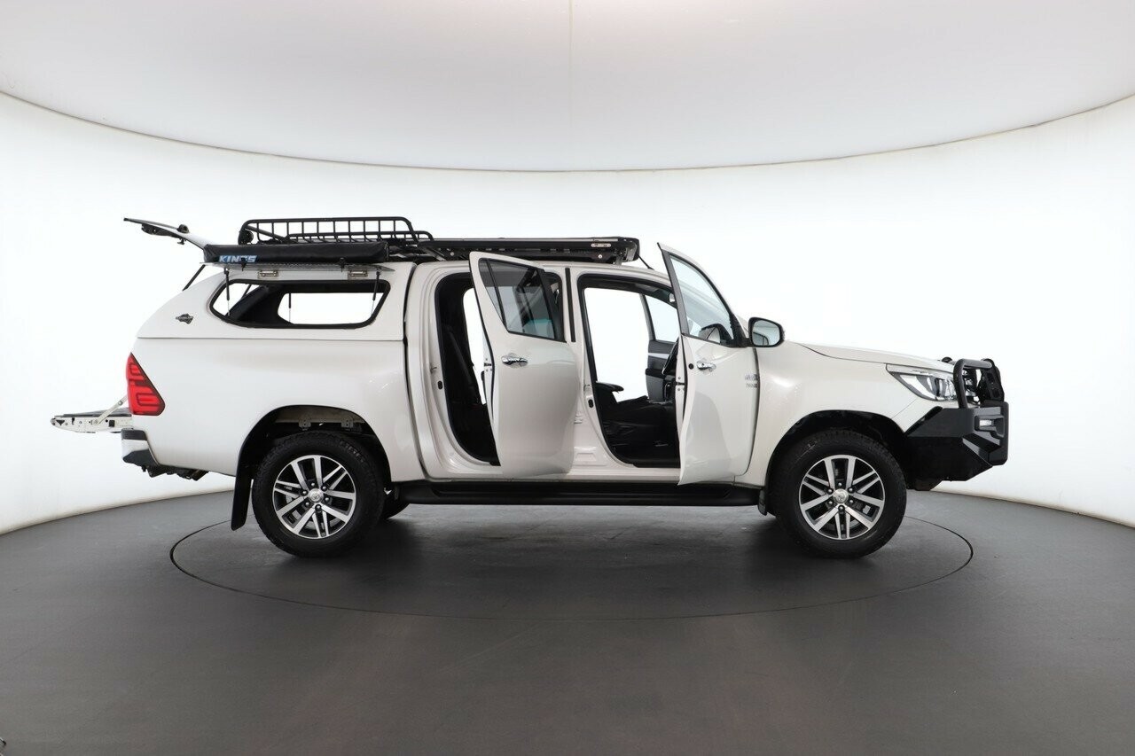 Toyota Hilux image 2
