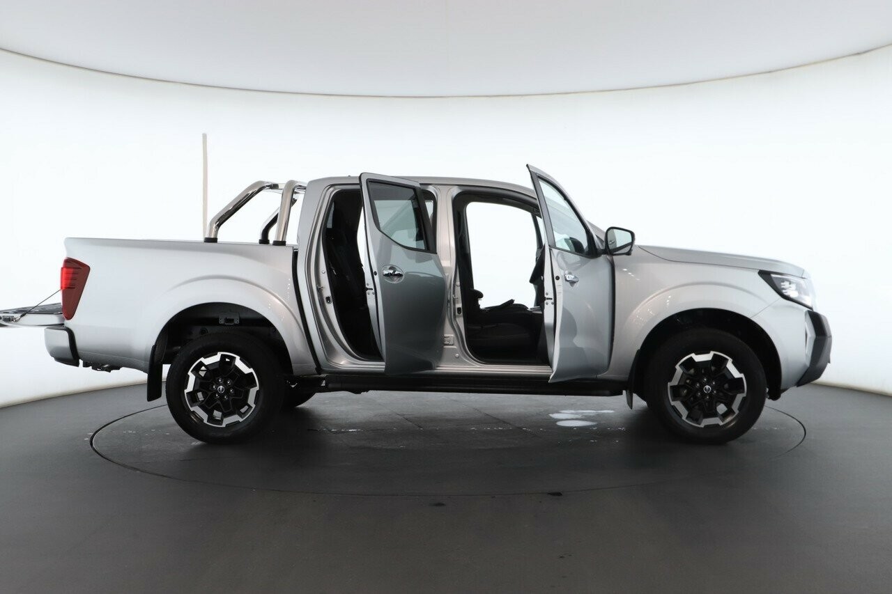 Nissan Navara image 2