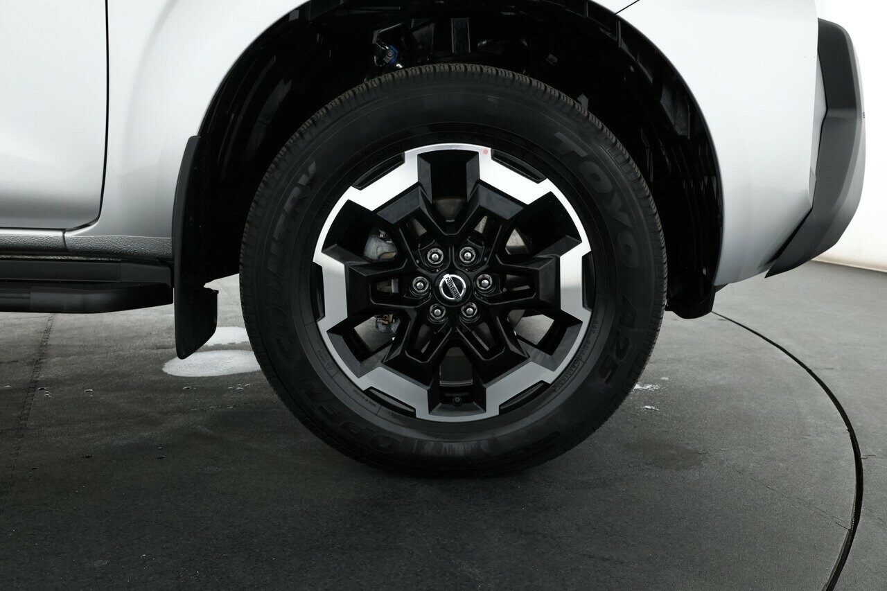 Nissan Navara image 4