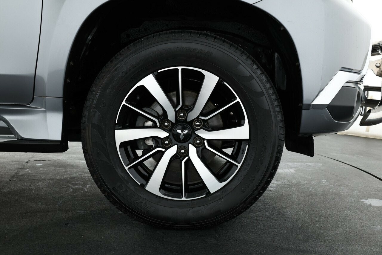 Mitsubishi Pajero Sport image 4