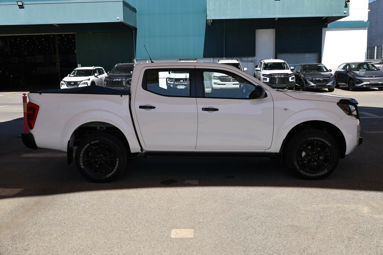 Nissan Navara image 2