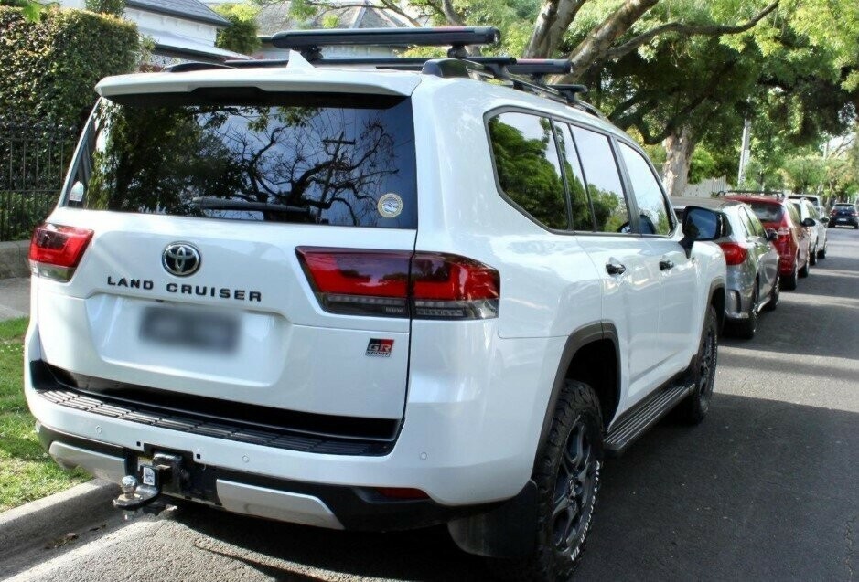 Toyota Landcruiser image 2