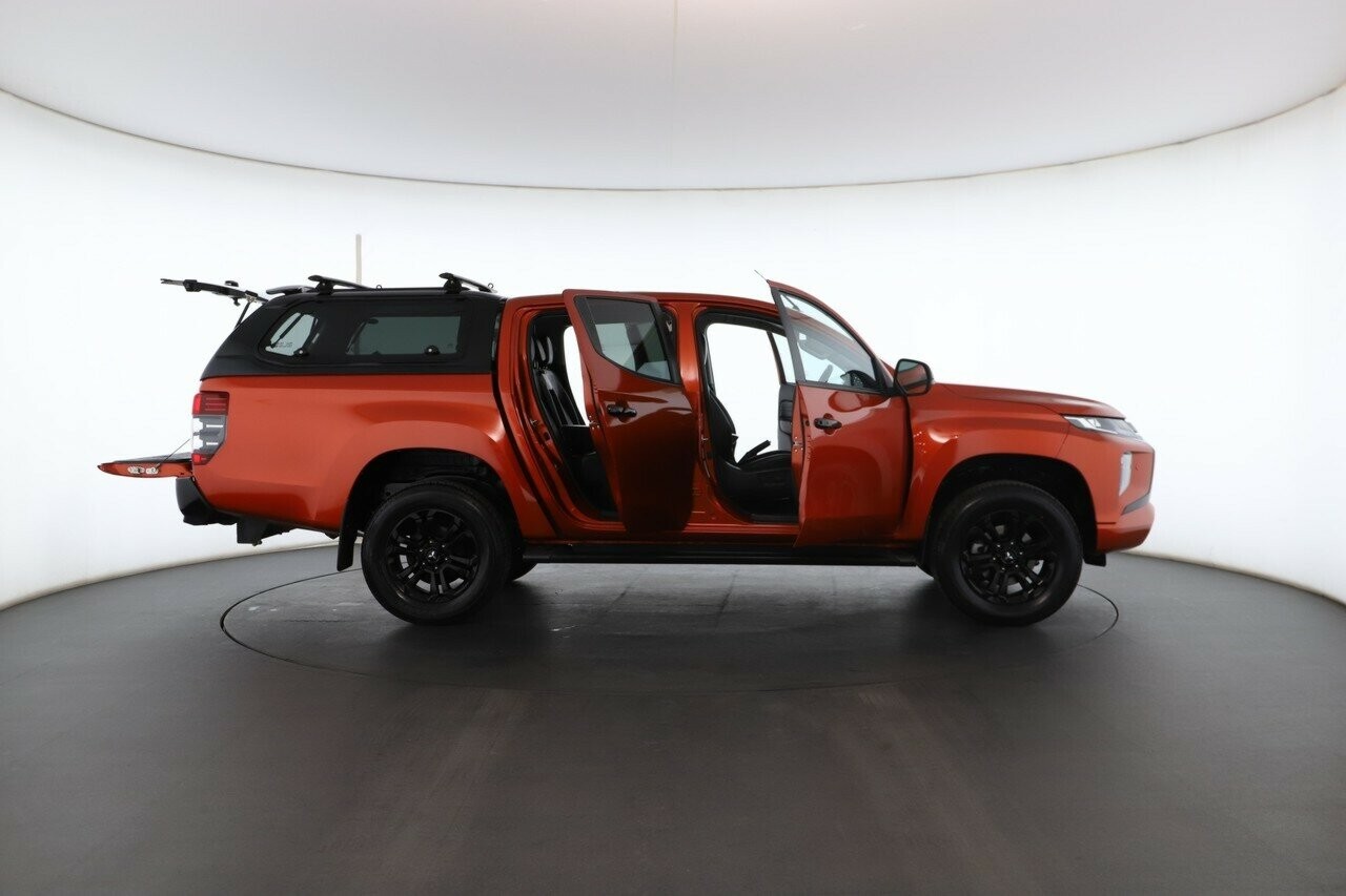 Mitsubishi Triton image 2