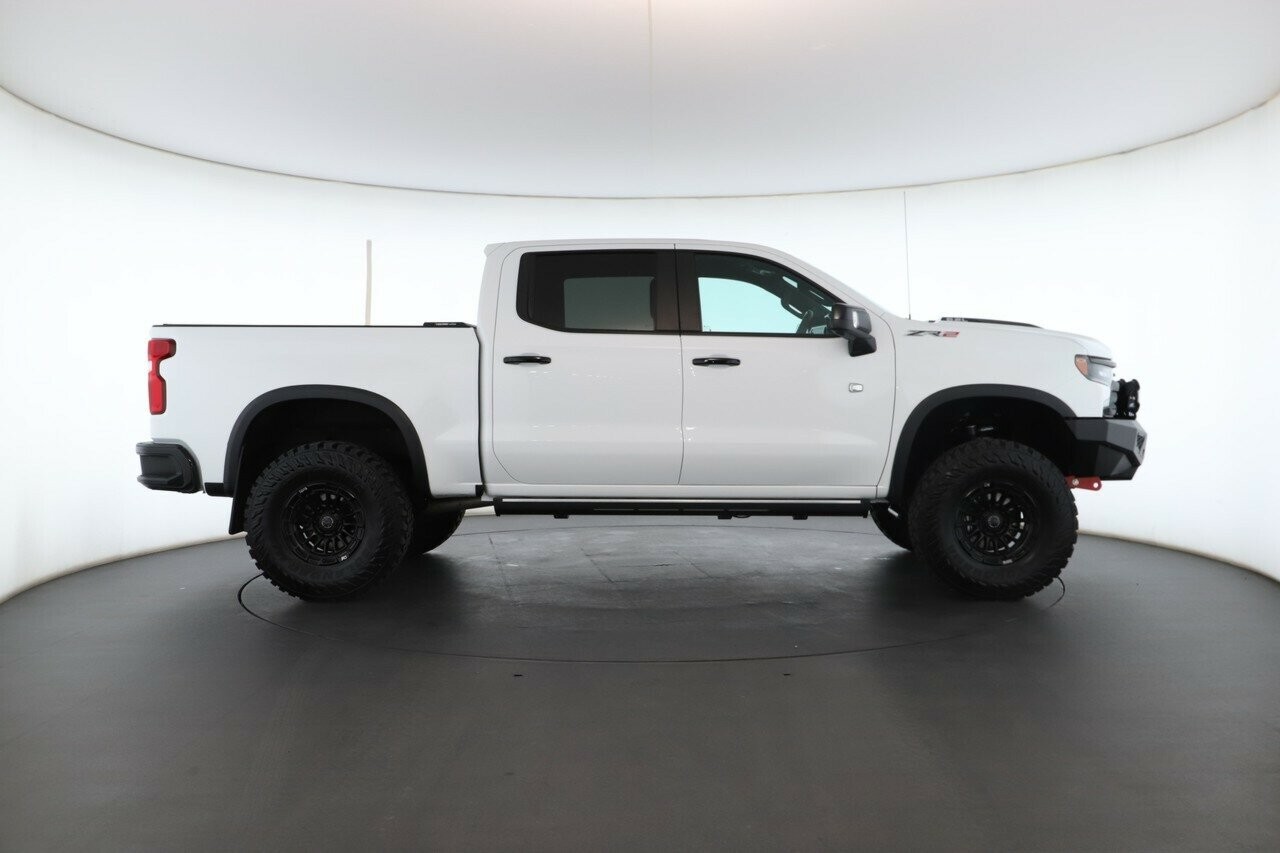 Chevrolet Silverado image 3