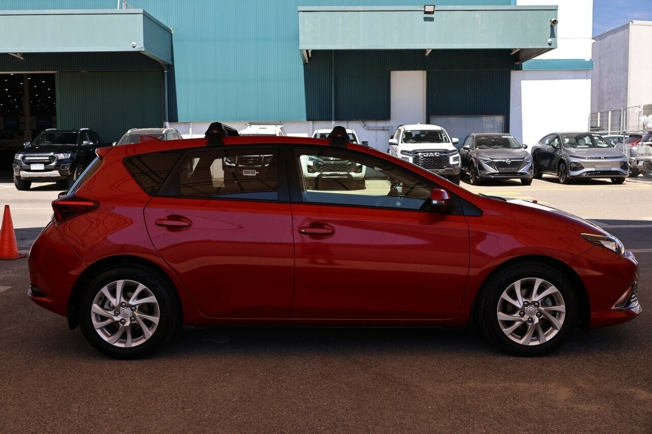 Toyota Corolla image 2