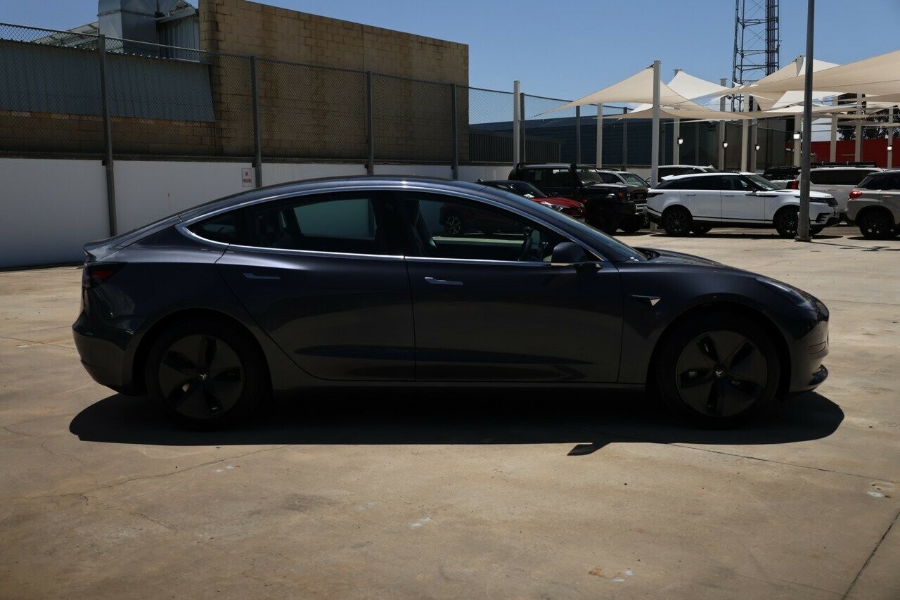 Tesla Model 3 image 2