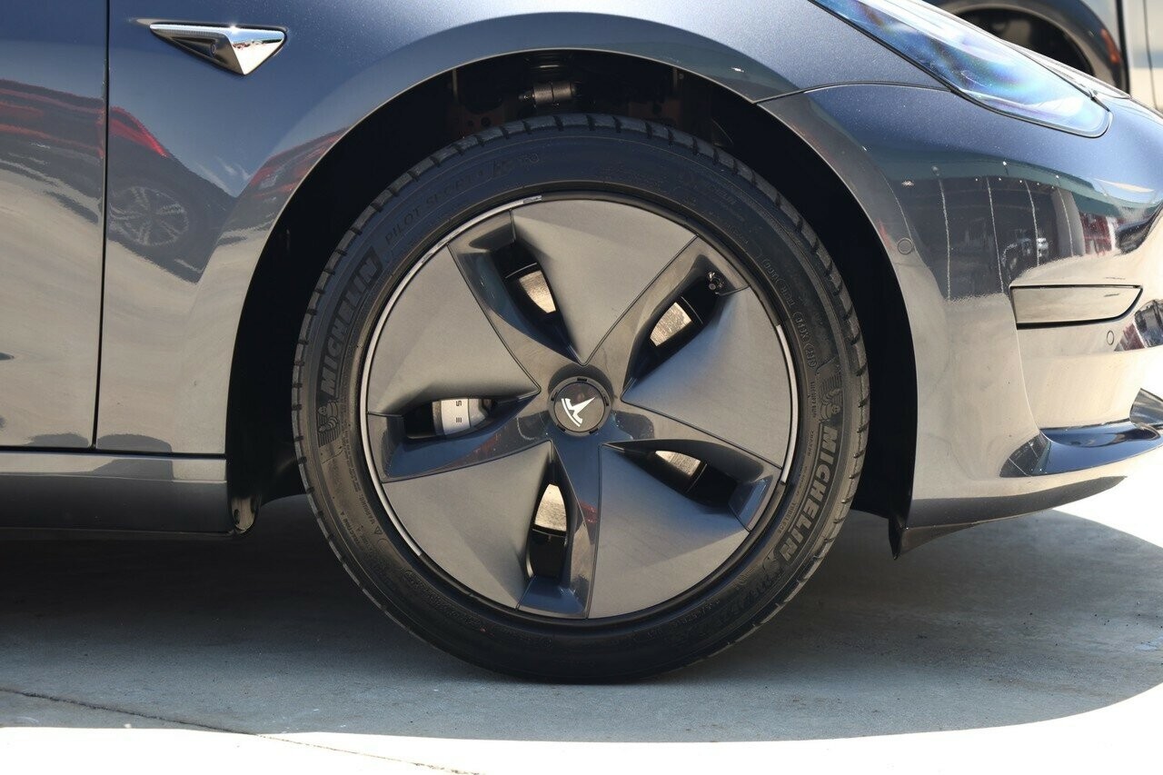 Tesla Model 3 image 3