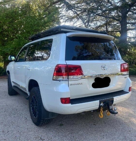 Toyota Landcruiser image 2