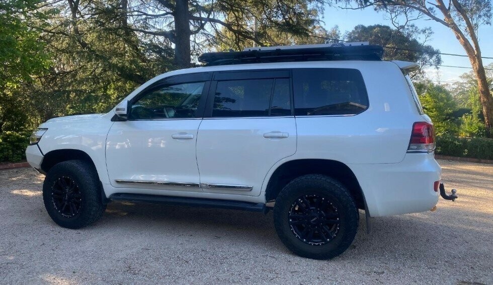 Toyota Landcruiser image 3