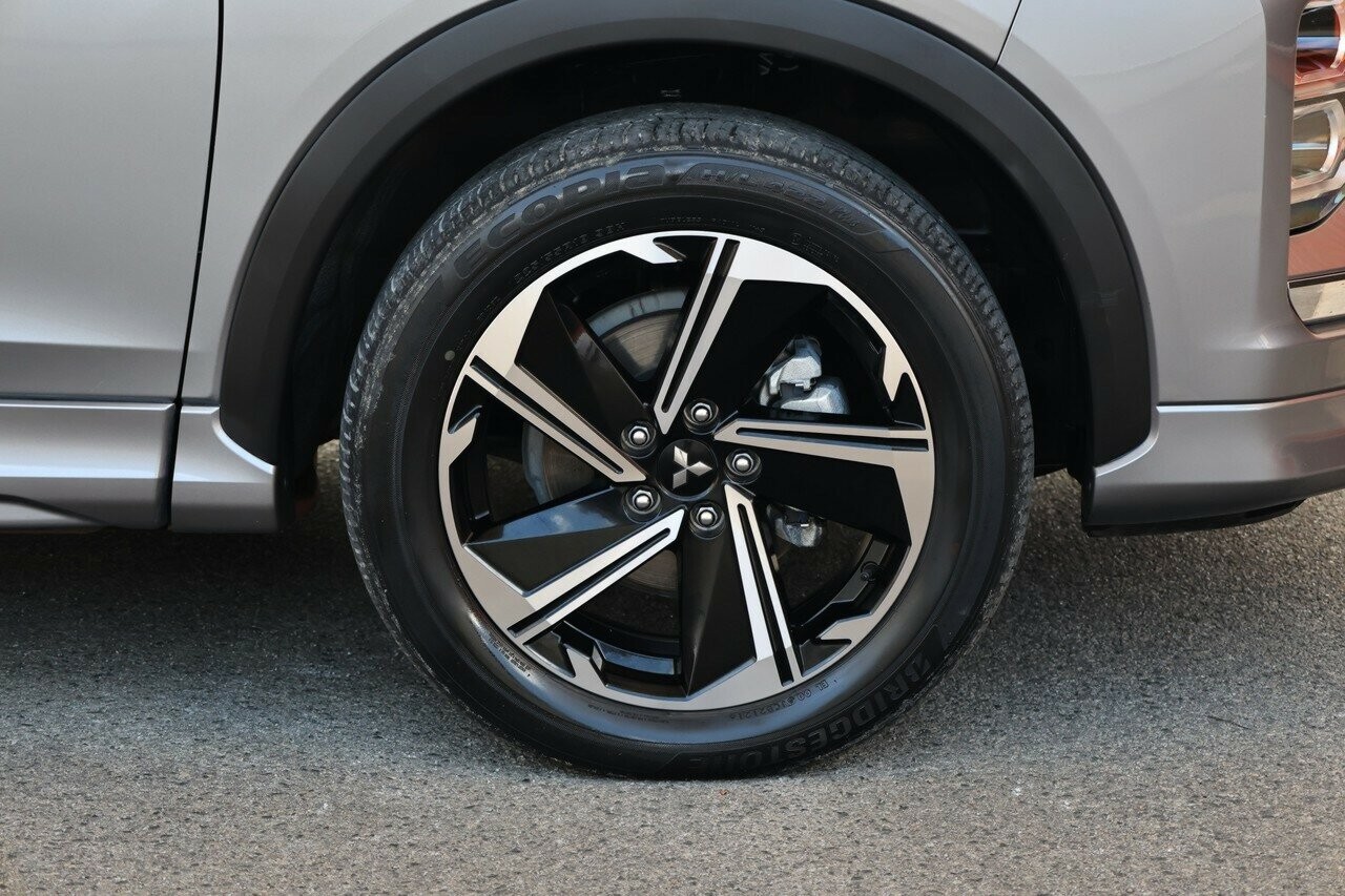 Mitsubishi Eclipse Cross image 2