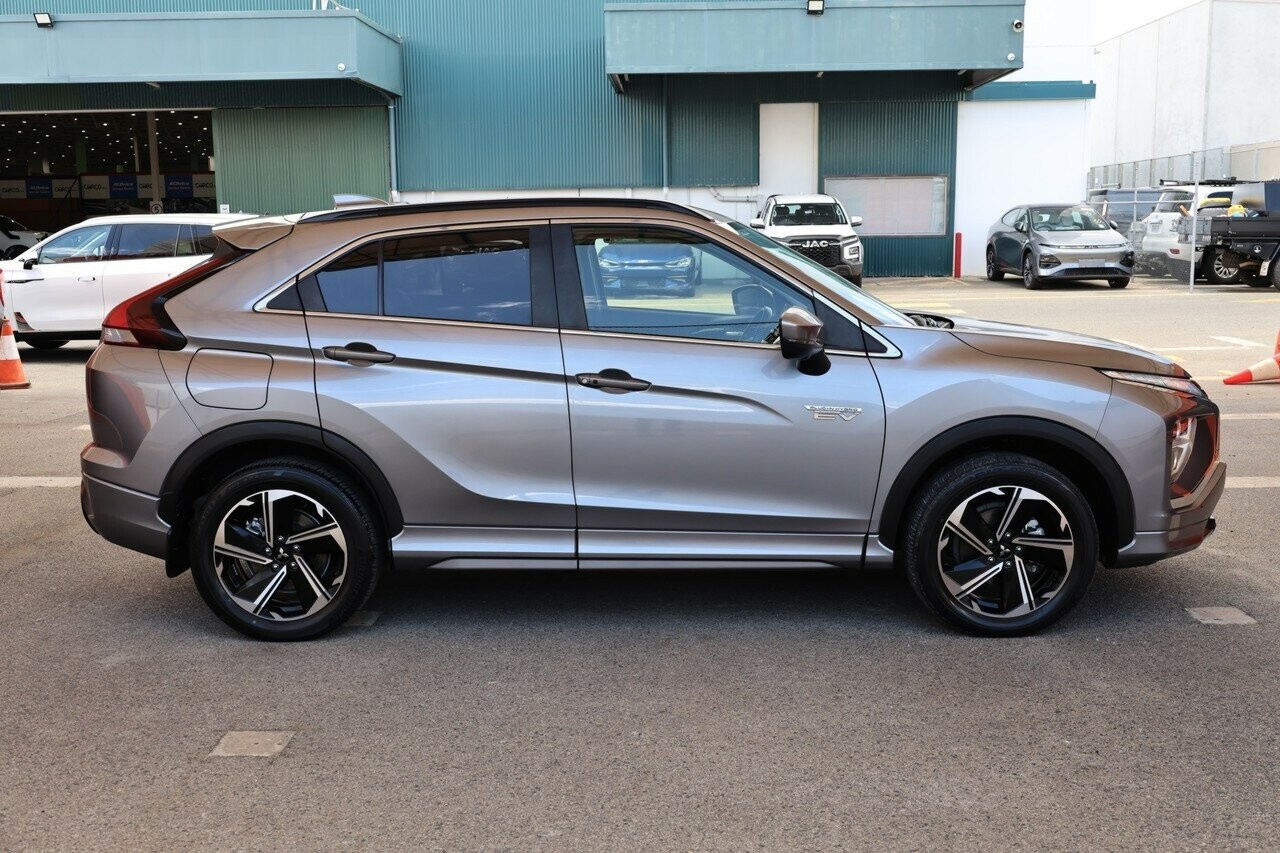 Mitsubishi Eclipse Cross image 3