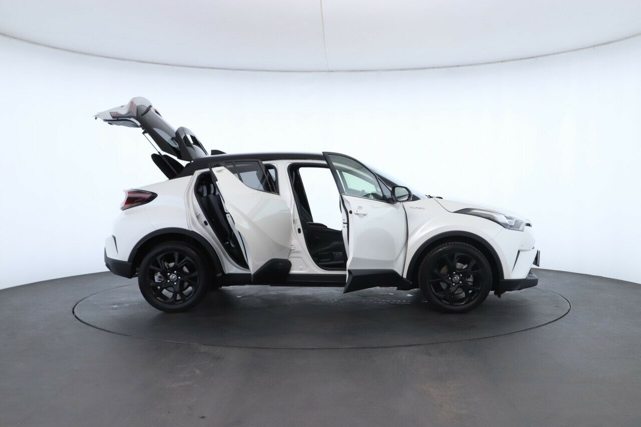 Toyota C-hr image 2