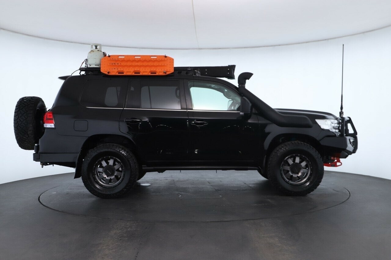 Toyota Landcruiser image 3