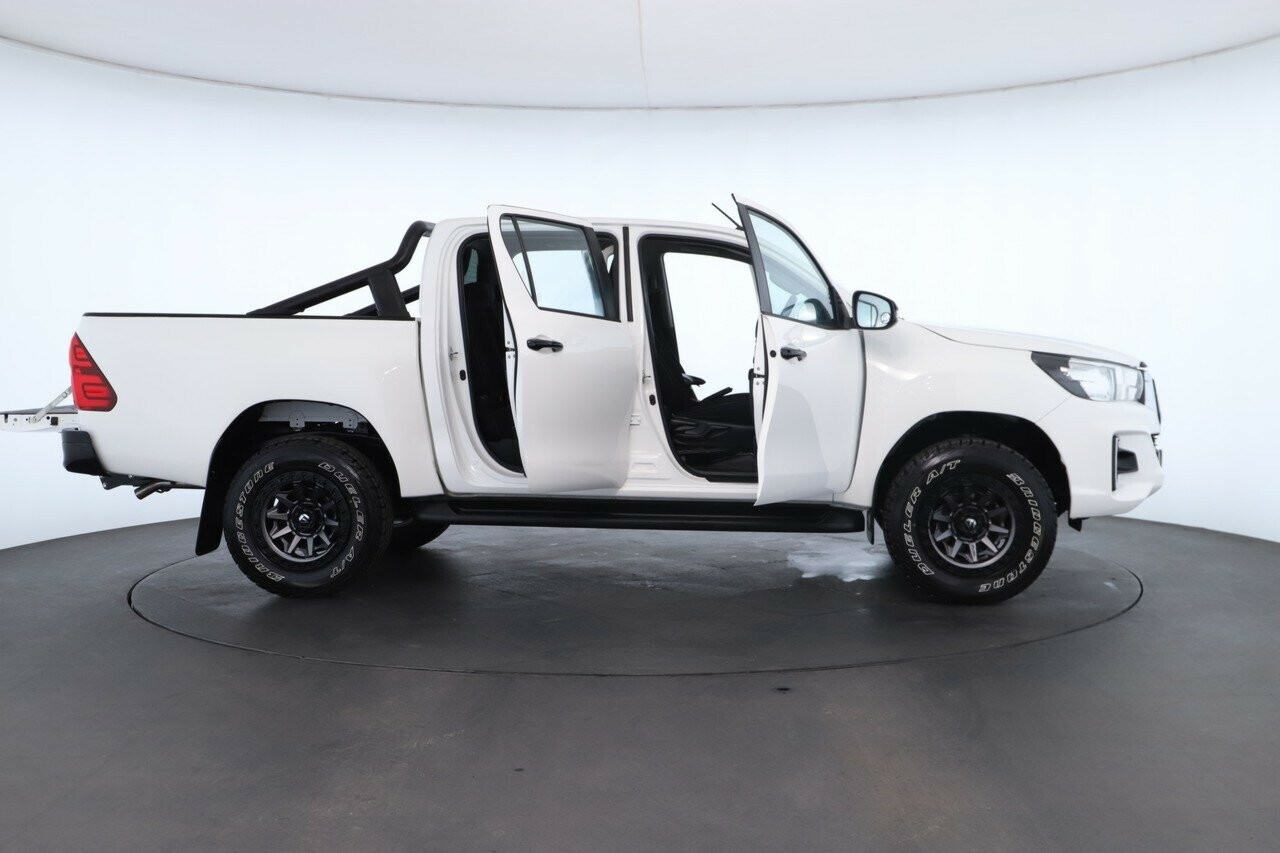 Toyota Hilux image 3