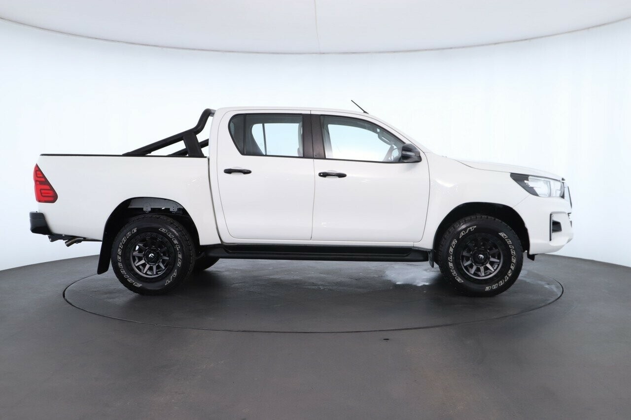 Toyota Hilux image 4