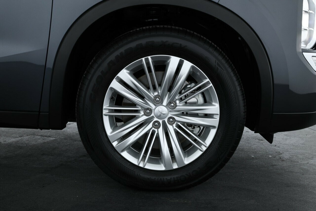 Mitsubishi Outlander image 4