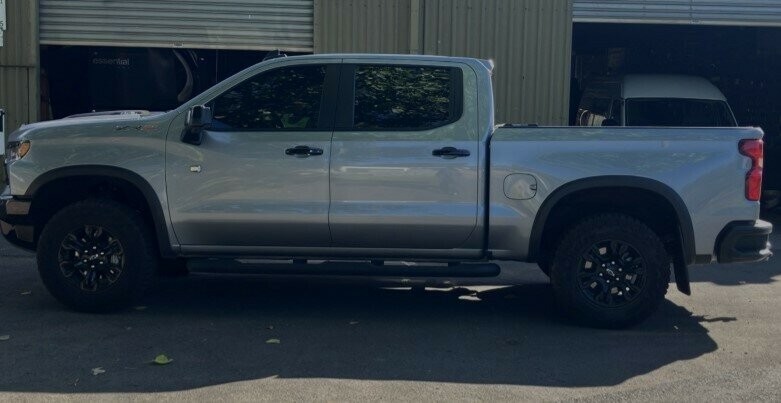 Chevrolet Silverado image 2