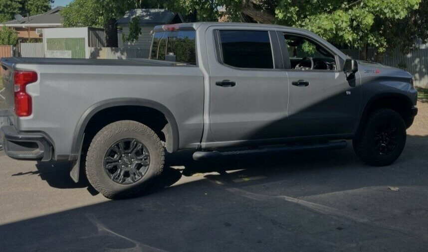 Chevrolet Silverado image 3