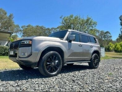Toyota Landcruiser Prado image 1