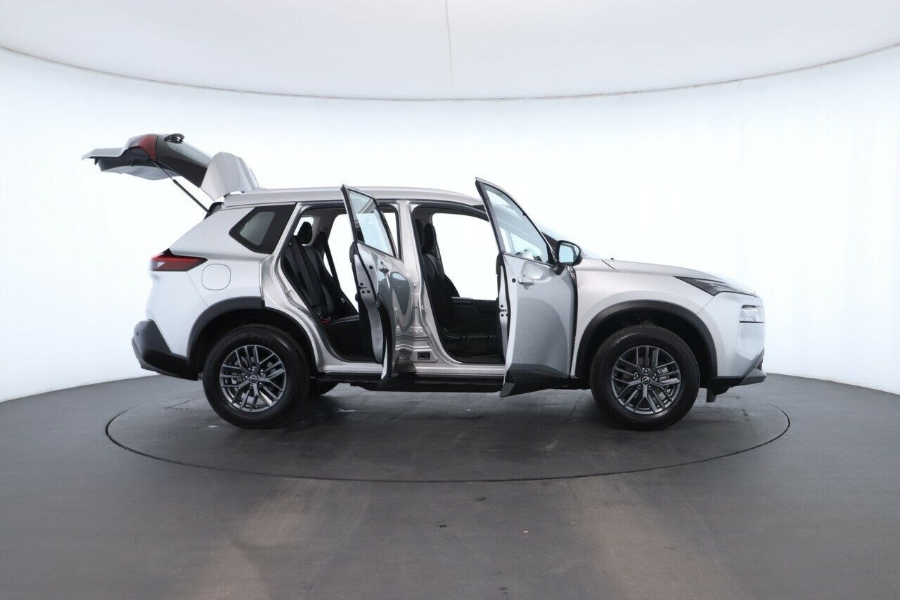 Nissan X-trail image 2