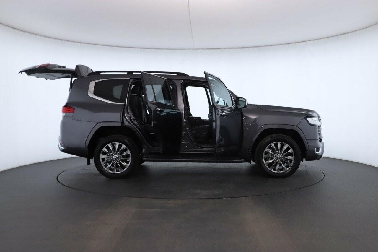 Toyota Landcruiser image 2