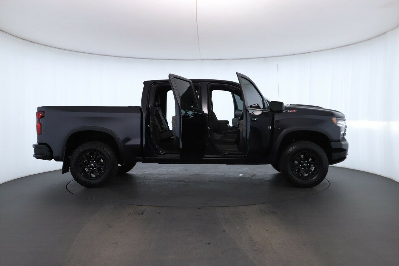 Chevrolet Silverado image 2