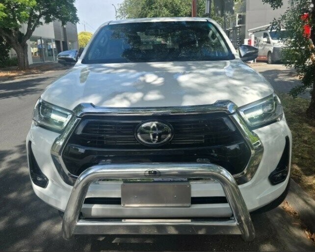 Toyota Hilux image 2