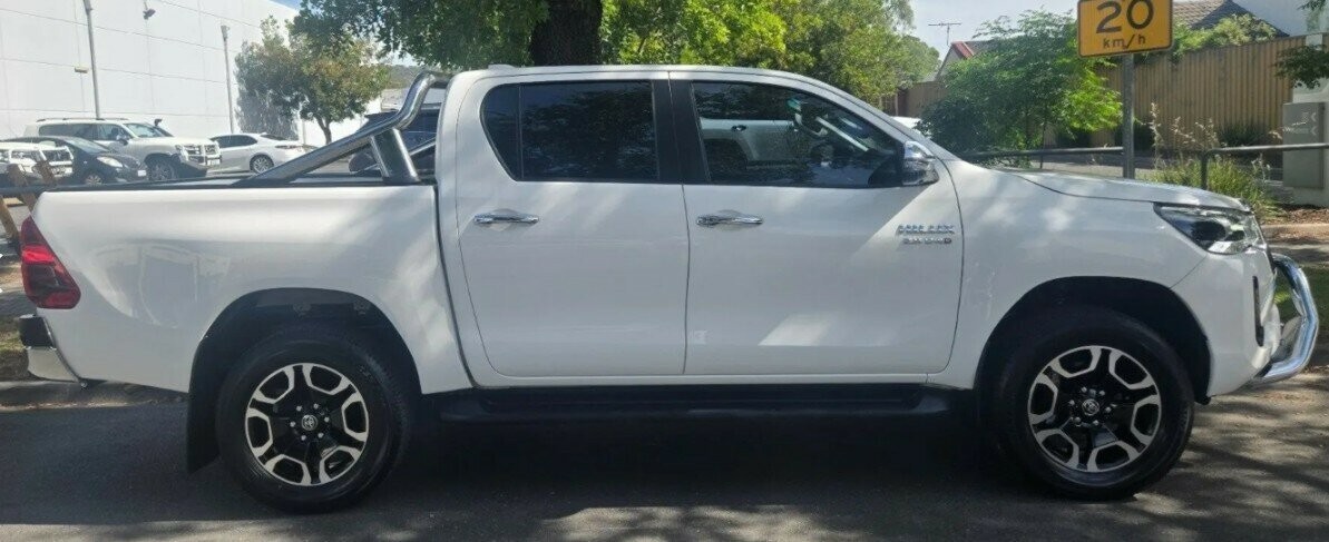 Toyota Hilux image 4